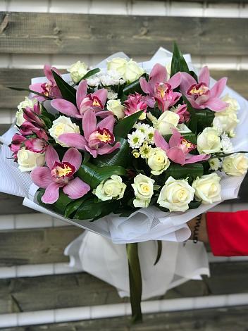 Букет цветов из: Розы и Хризантемы в Коробчеево