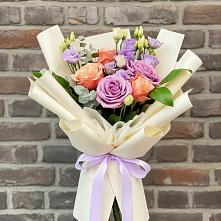 Букет цветов из:  Лизиантусы и Розы #REPLACE_PRED# Коробчеево